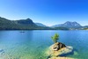 Österreich See Urlaub: Blick von der Seewiese am Altauseer See auf den See. 