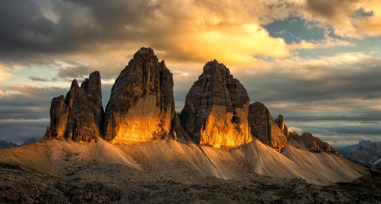 © Shutterstock/Marcin Mucharski Pustertal: Ein Blick auf die Drei Zinnen im Abendlicht.