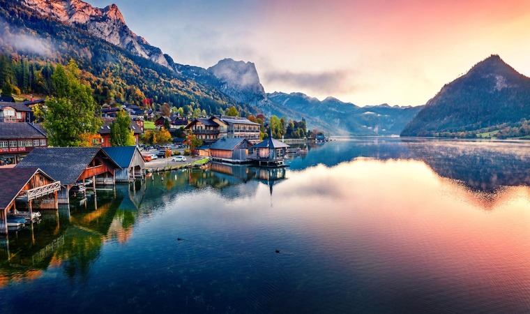 Durchs Salzkammergut: Den Grundlsee bei Bad Aussee sollte man auf keinen Fall verpassen!