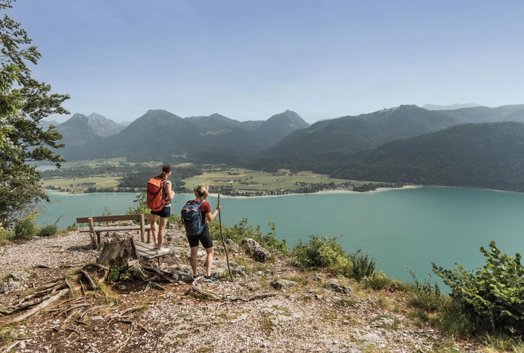Zum Urlaub im Salzkammergut gehört Bad Mitterndorf. Auf dem Bild sieht die 3 Seen-Wanderung und den Wolfgangsee.