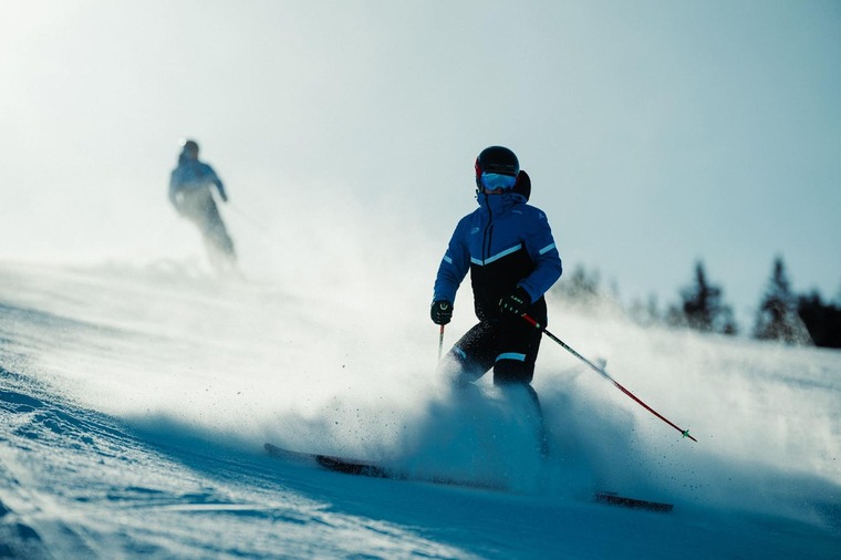 Schladming: Ein Skifahrer auf dem Skihang im Skigebiet Schladming Dachstein. 