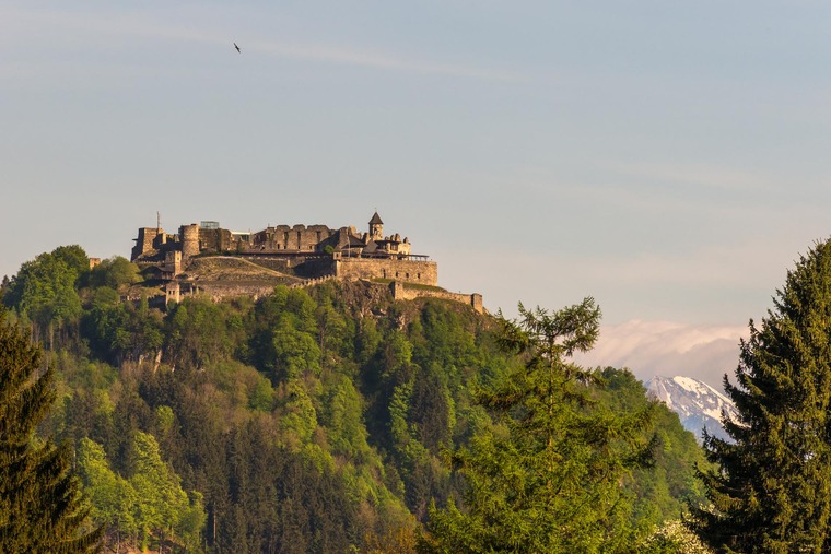 Blick auf die Burg Landskron in Villach. 
