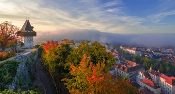 Sehenswürdigkeiten Graz: Der Uhrturm ist der Grazer Wahrzeichen. 