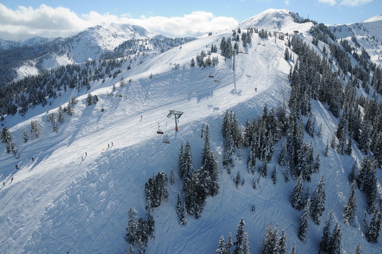 Mit dem Zug nach Schladming zum Skifahren.