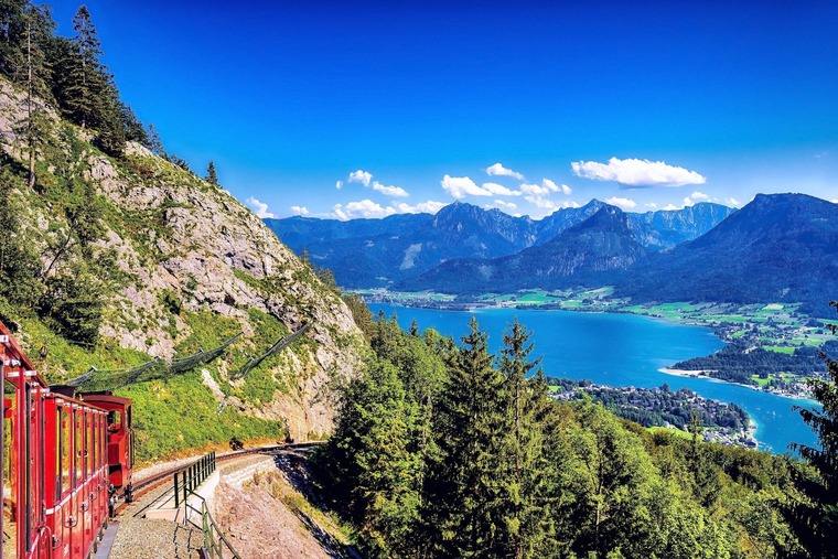 Wanderungen Wolfgangsee: Blick auf den Wolfgangsee aus der Schafbergbahn. 