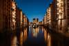 Die schönsten Städte Deutschlands: Blick auf die nächtliche Speicherstadt in Hamburg. 