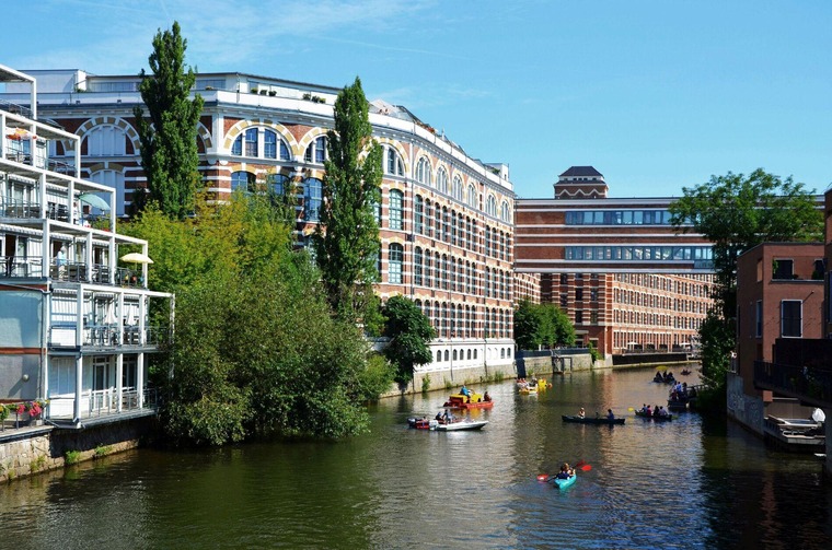 Die schönsten Städte Deutschlands: Blick auf die Buntgarnwerke an der Weißen Elster in Leipzig.