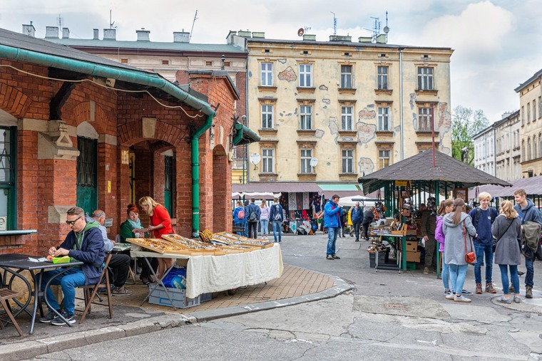 Krakau Sehenswürdigkeiten: Ein Blick auf den Flohmarkt am Plac Nowy