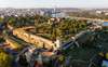 Zu den Sehenswürdigkeiten von Belgrad gehört die Festung Kalemegdan. Auf dem Bild sieht man sie von der Save aus. Auf dem Bild sieht man die Festung von Belgrad von oben.