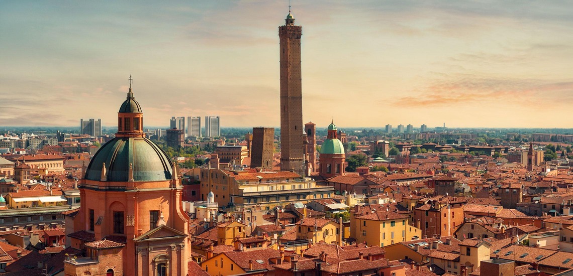 Bologna Sehenswürdigkeiten zu sehen ist die Stadt Bologna