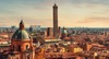 Bologna Sehenswürdigkeiten: Die Stadt Bologna in der Vogelperspektive/im Überflug. 