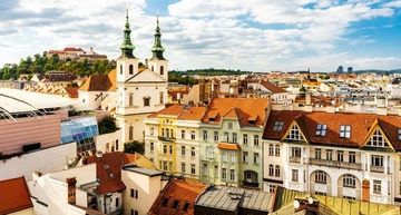 Brünn Sehenswürdigkeiten: Blick auf die Stadt Brünn von oben, links sieht man das Schloss. 