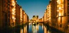 Hamburg Highlights: die beleuchtete Speicherstadt bei Nacht