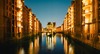 Hamburg Highlights: die beleuchtete Speicherstadt bei Nacht