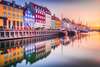 Interrail Routen: Wer in Skandinavien unterwegs ist, sollte unbedingt einen Stopp in Kopenhagen einplanen. Auf dem Bild sieht man die bunten Häuser in Nyhavn. 