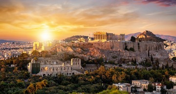 Interrail Routen: Die schönsten Plätze Europas entdecken, zum Beispiel Athen bei Sonnenuntergang. 