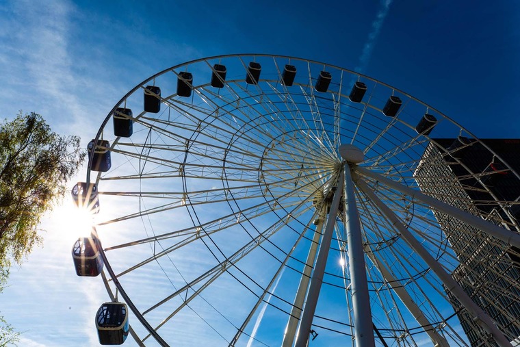 Sehenwürdigkeiten in München: Das imposante Riesenrad „Umadum“
