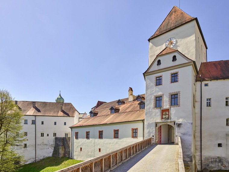 Zu den Passau Sehenswürdigkeiten gehört das Veste Oberhaus. Auf dem Bild sieht man den Blick auf das Veste Oberhaus.