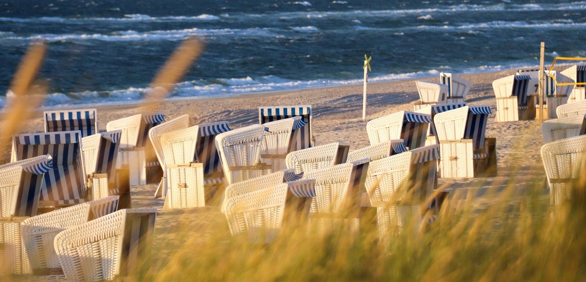 Zum Urlaub auf Sylt gehören die Strandbäder. Auf dem Bild sieht man ein Strandbad.