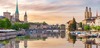 Sehenswürdigkeiten in Zürich: Blick auf das Zentrum von Zürich vom Fluss aus. 