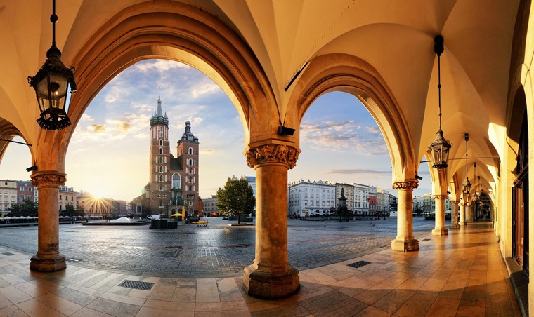 Der Marktplatz von Krakau von den Tuchhallen aus gesehen. 