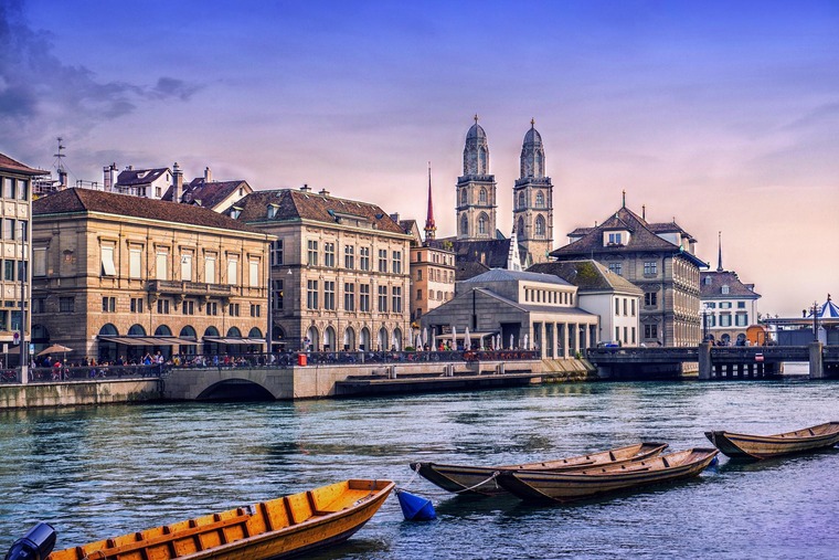 Die Züricher Altstadt mit den Türmen des Grossmünsters.