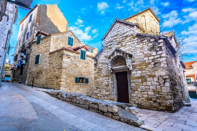 Sehenswürdigkeiten Split: Ein Spaziergang durch das historische Stadtvierel Veli Varos ist ein Muss bei einem Besuch in Split. 