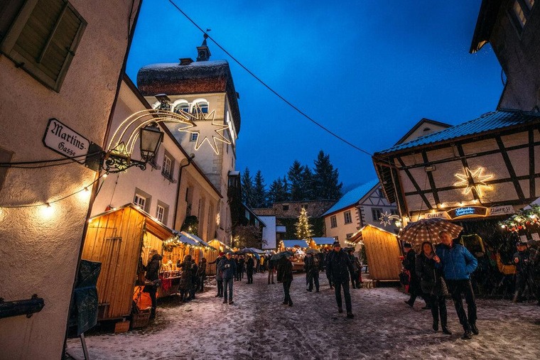 Auf dem Weihnachtsmarkt in Bregenz Oberstadt