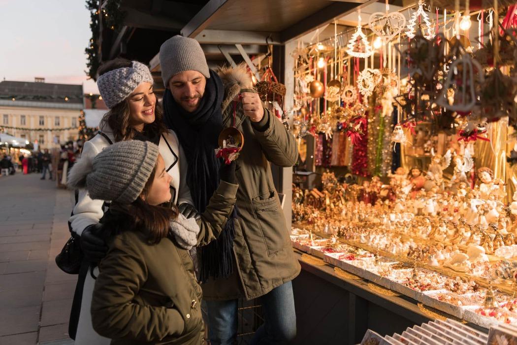 Shoppen am Weihnachtsmarkt in Klagenfurt