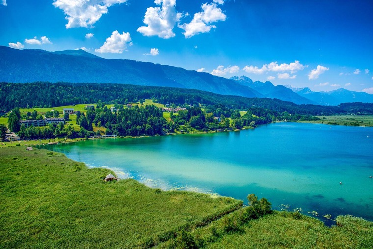 Urlaub in Kärnten: Blick auf den Pressegger See in Richtung Gartnerkofel