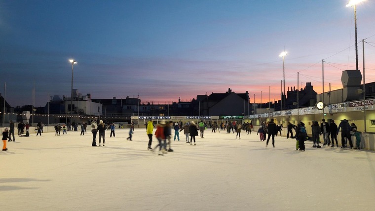 Eislaufen über den Dächern Wiens beim Engelmann. 