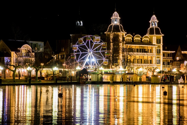 Blick auf den Weihnachtsmarkt in Velden am Wörthersee