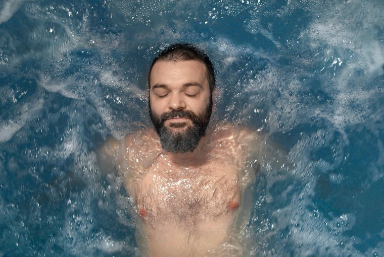 Silvester 2022 in Österreich lässt sich auch in einer Therme feiern.