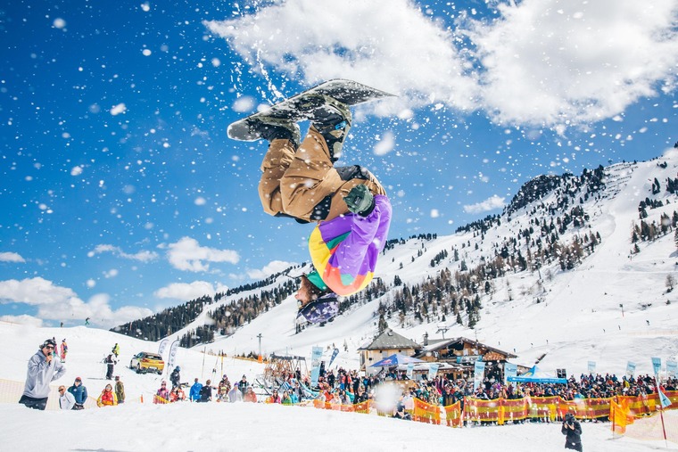 Partystimmung beim Snowbombing in Mayrhofen.