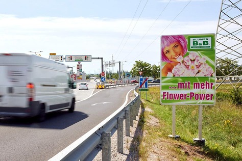 Autobahnabfahrt Autobahntafeln FlowerPower Werbung