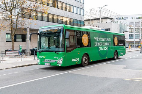 Autobus mit Werbung
