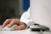 Hand an Tastatur