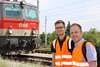 Vater und Sohn vor der Lok