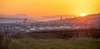 Eisenstadt: Blick auf die Stadt im Abendlicht, dahinter der Himmel mit Sonnenuntergang. 