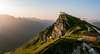 Zum Wandern im Gasteinertal gehört der Stubnerkogel. Auf dem Bild sieht man den Berg bei Dämmerung.