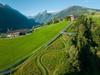 Zell am See und Kaprun: Auf dem Bild sieht man die Ganzjahresrodelbahn Maisi Flitzer von oben im Sommer.