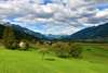 Wanderungen in Österreich: Geheimtipp im Drautal, mit Blick auf das Tal und die umliegenden Berge. 