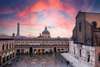 Zu den Bologna Sehenswürdigkeiten gehört die Piazza Maggiore. Auf dem Bild sieht man den Platz bei Sonnenuntergang.