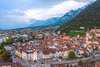 Auf der Glacier Express Route liegt Chur. Auf dem Bild sieht man eine Panoramaaufnahme der Altstadt.
