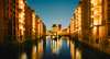 Hamburg Highlights: die beleuchtete Speicherstadt bei Nacht