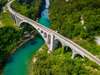 Zum nachhaltig reisen gehört die Wocheinerbahn. Auf dem Bild sieht man die berühmte Solkan-Brücke.