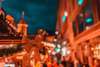 Zu den Sehenswürdigkeiten in Würzburg gehört der Marktplatz und der jährliche Weihnachtsmarkt. 