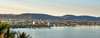 Der Balaton zeigt auf diesem Bild den Hafen von Balatonfüred mit Segelbooten, Promenade und Blick über den Plattensee.