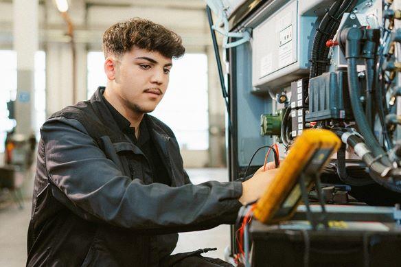 Lehrberuf Kraftfahrzeugtechnik und Systemelektronik für Nutzfahrzeuge