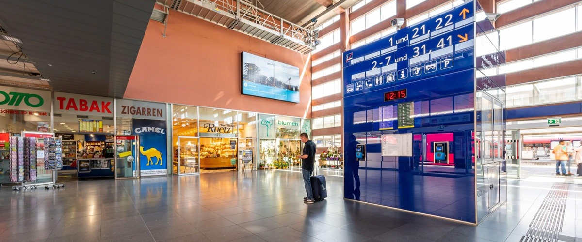Bahnhofshalle Hauptbahnhof Innsbruck